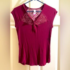 No boundaries women’s Burgundy t-shirt with mesh top (medium)